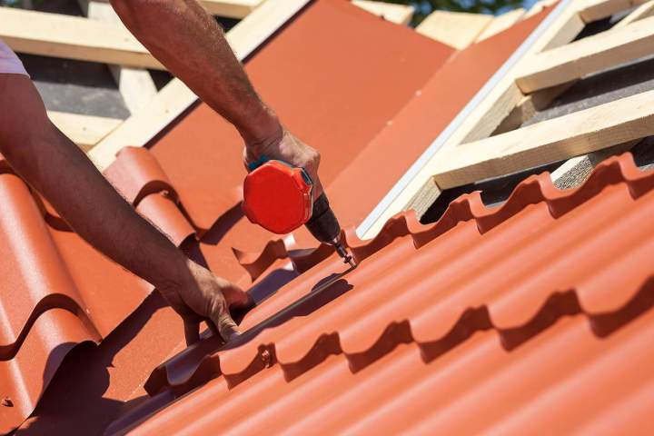 Réparation de toiture à Ferrières-en-Braypar un couvreur professionnel